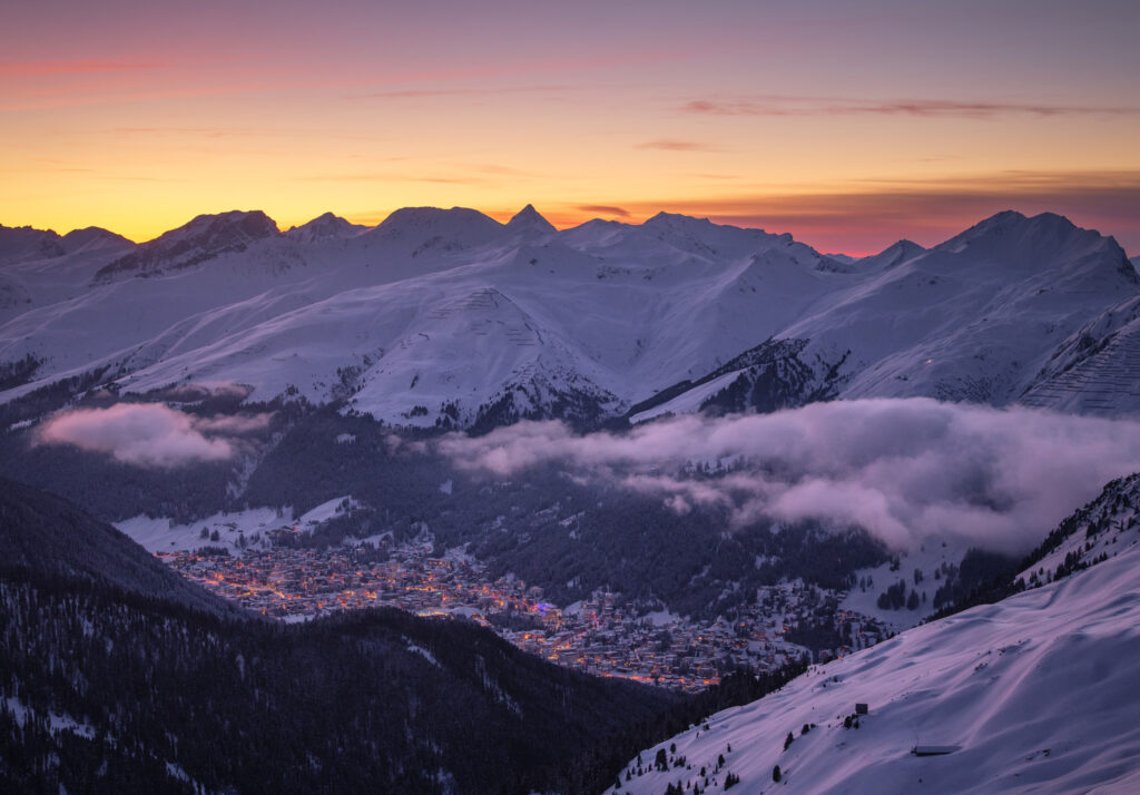 Zímní západ slunce nad Davosem. Foto: Oliver Kubitz
