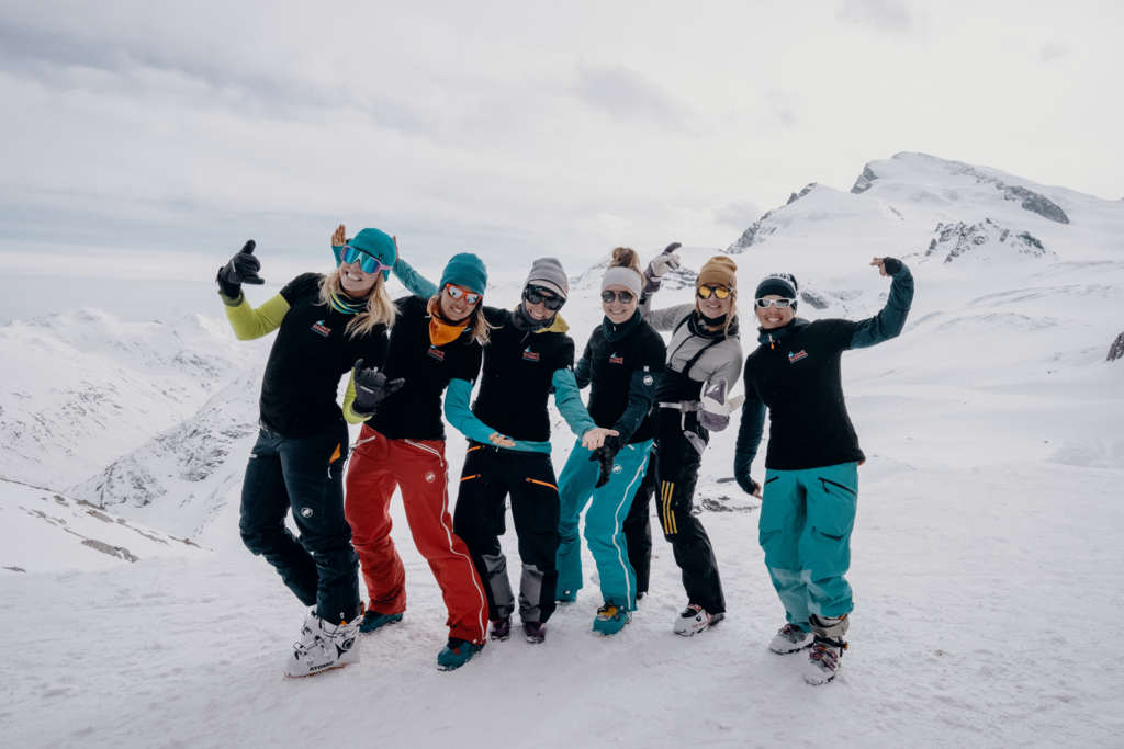 100 % Women Peak Challenge: účastnice na Britannia Hütte v Saas Fee